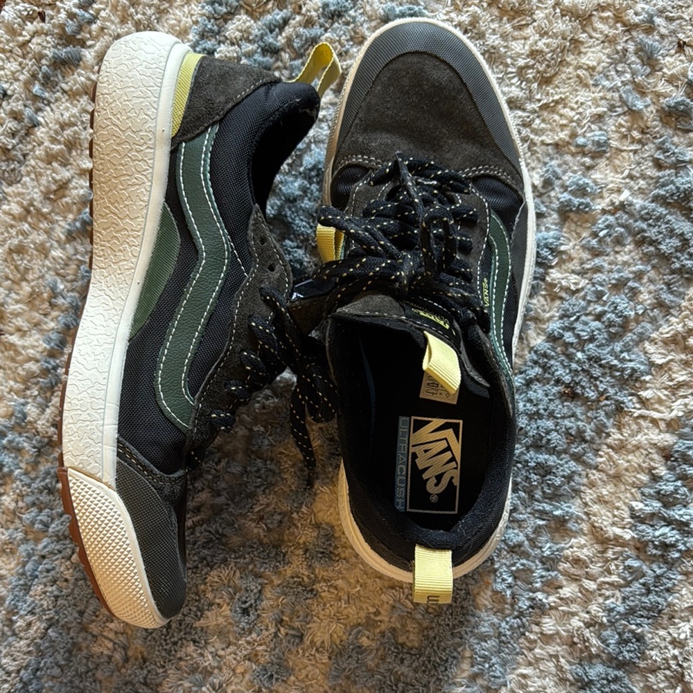 Vans Men's Size 7/Women’s 8.5 Black and Green Ultra Range Eco Tech